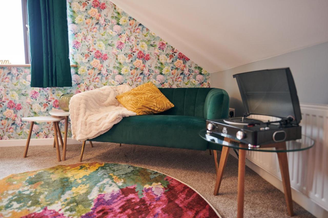 Maes Y Mel- A Couples, Pet Friendly, Rural Romantic Getaway With Countryside Views Gellywen Eksteriør billede
